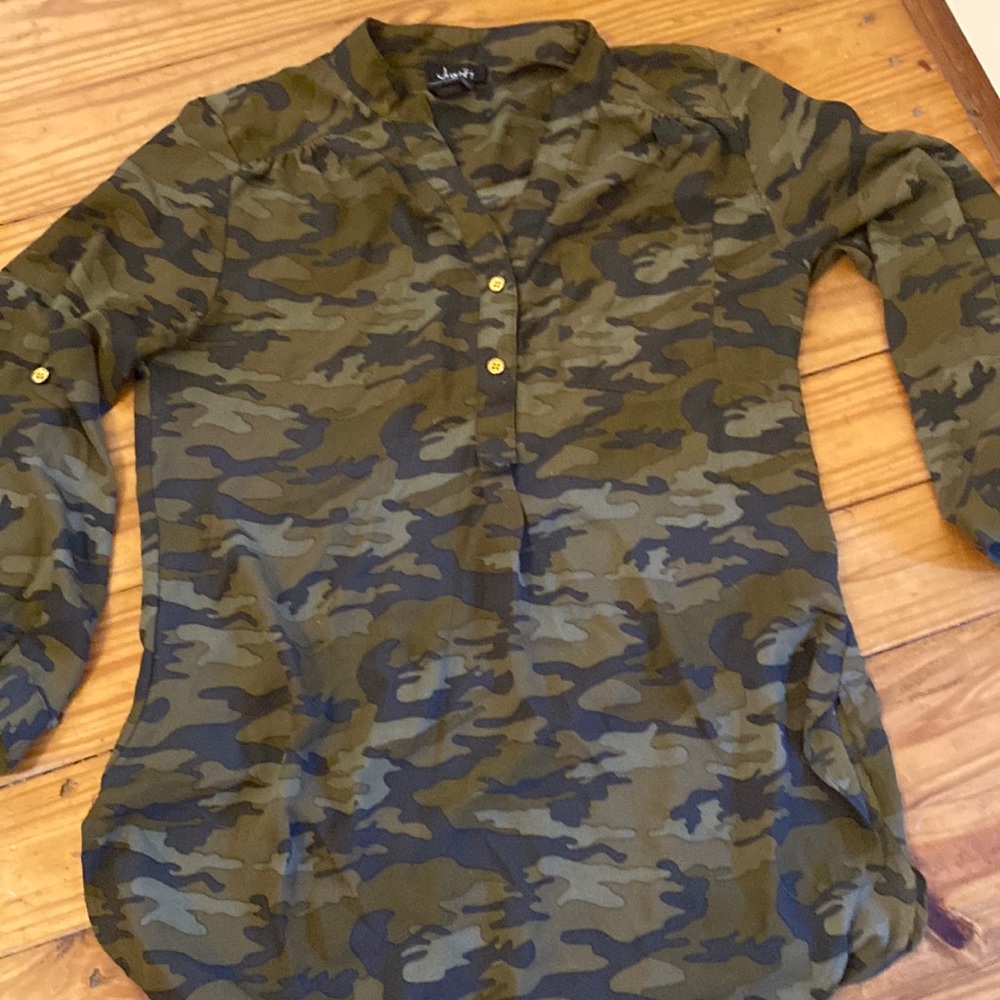 Camo top
